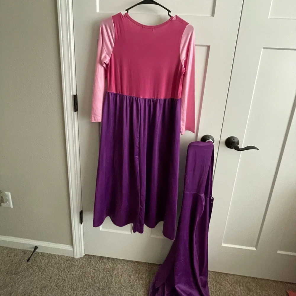Girls 14/16 (could easily fit 18/20) Halloween costume. Princess, 2 piece.